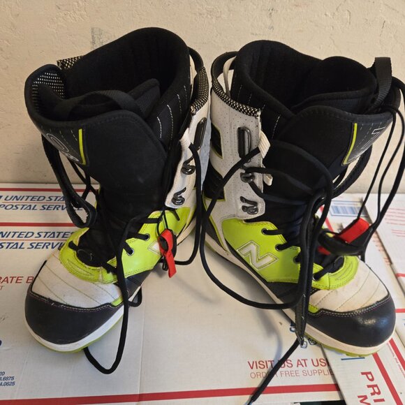 New Balance 790 686 Snowboard Boots Sz 9.5 Mens Neon Green White Snowboarding - Picture 2 of 7